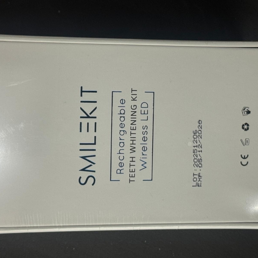 Smile Kit Wireless LED Teeth Whitening Kit - Picture 3 of 4